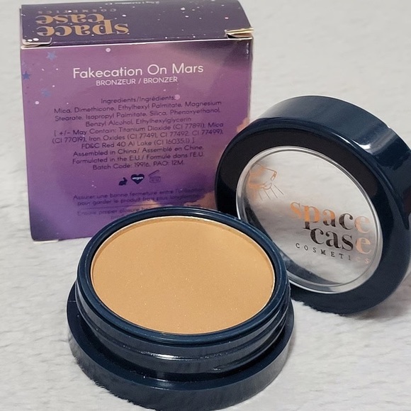 Space Case Cosmetics Bronzer in Fakecation - Picture 6 of 7